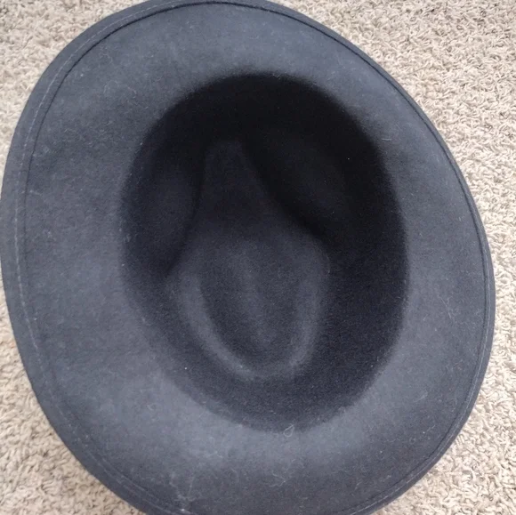 Suede Black Hat - Picture 2 of 7